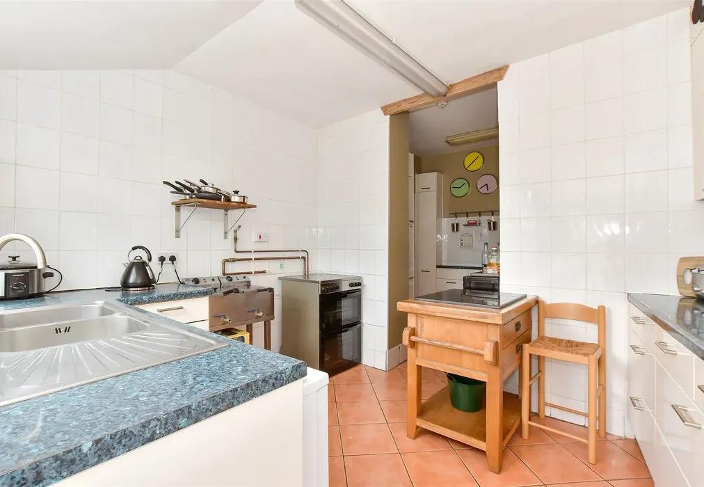 Kitchen - Queens Road, Shanklin, Isle of Wight - Wards of Kent