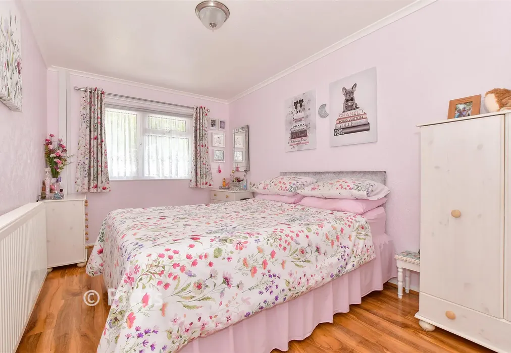 Bedroom 1 - Green Lane, Shanklin, Isle of Wight - Wards of Kent