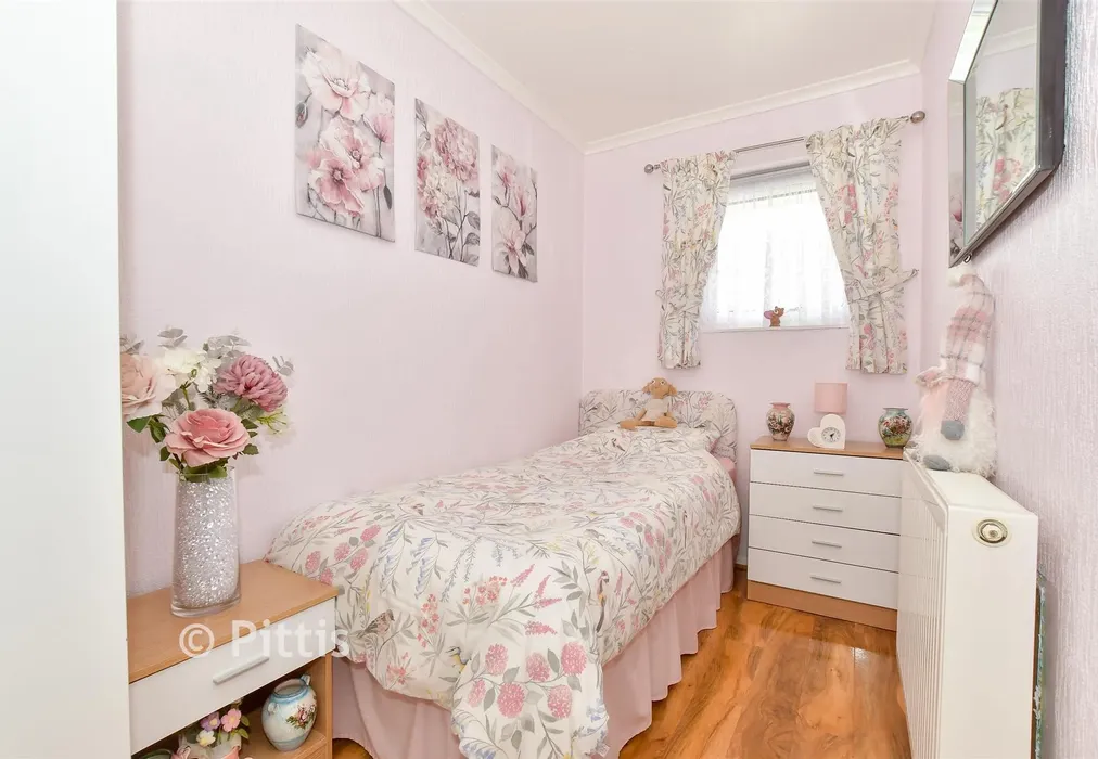 Bedroom 2 - Green Lane, Shanklin, Isle of Wight - Wards of Kent