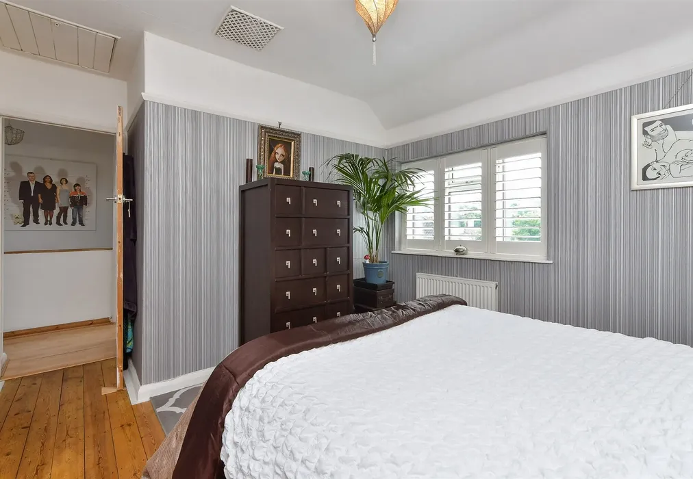 Bedroom 2 - Midhurst Rise, Brighton, East Sussex - Wards of Kent