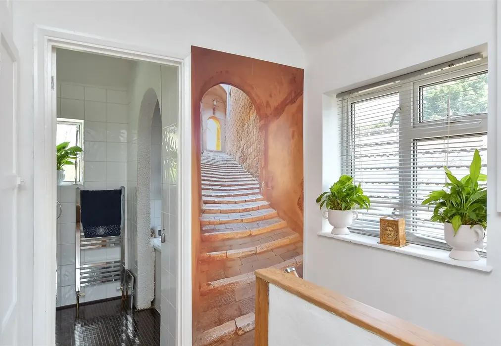 Landing - Midhurst Rise, Brighton, East Sussex - Wards of Kent