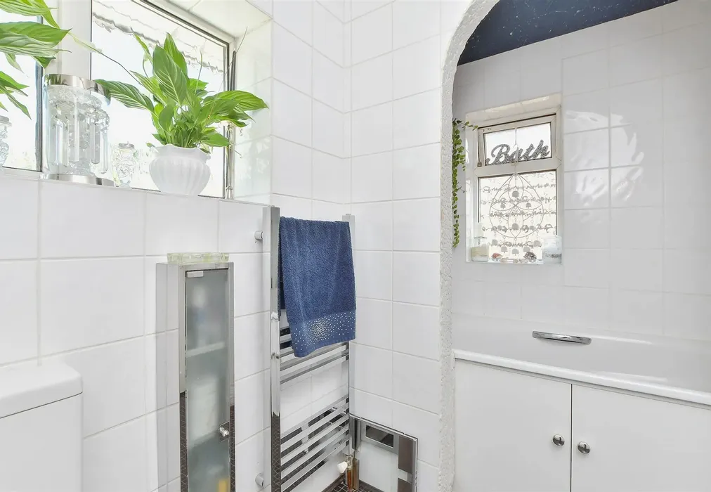 Bathroom - Midhurst Rise, Brighton, East Sussex - Wards of Kent