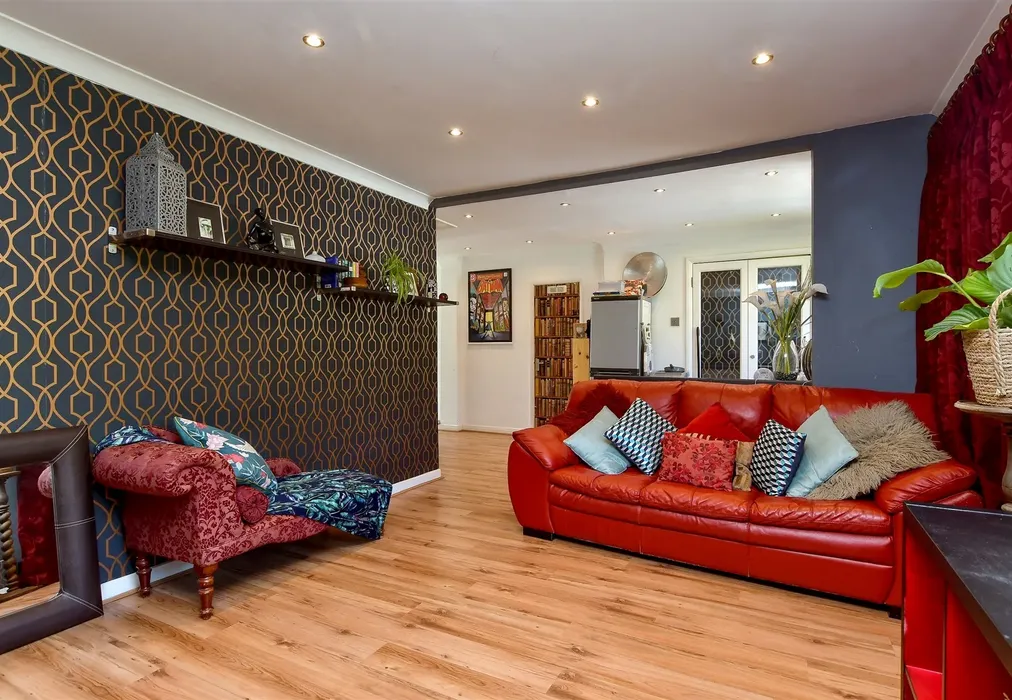 Annexe Lounge - Midhurst Rise, Brighton, East Sussex - Wards of Kent