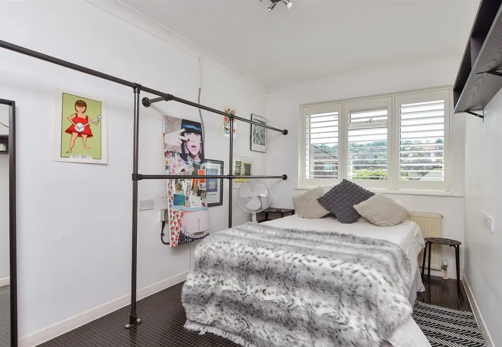 Annexe Bedroom - Midhurst Rise, Brighton, East Sussex - Wards of Kent