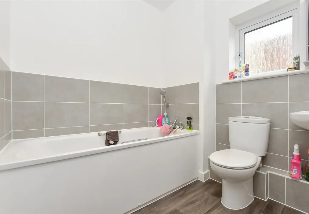 Bathroom - Springhead Road, Northfleet, Gravesend, Kent - Wards of Kent