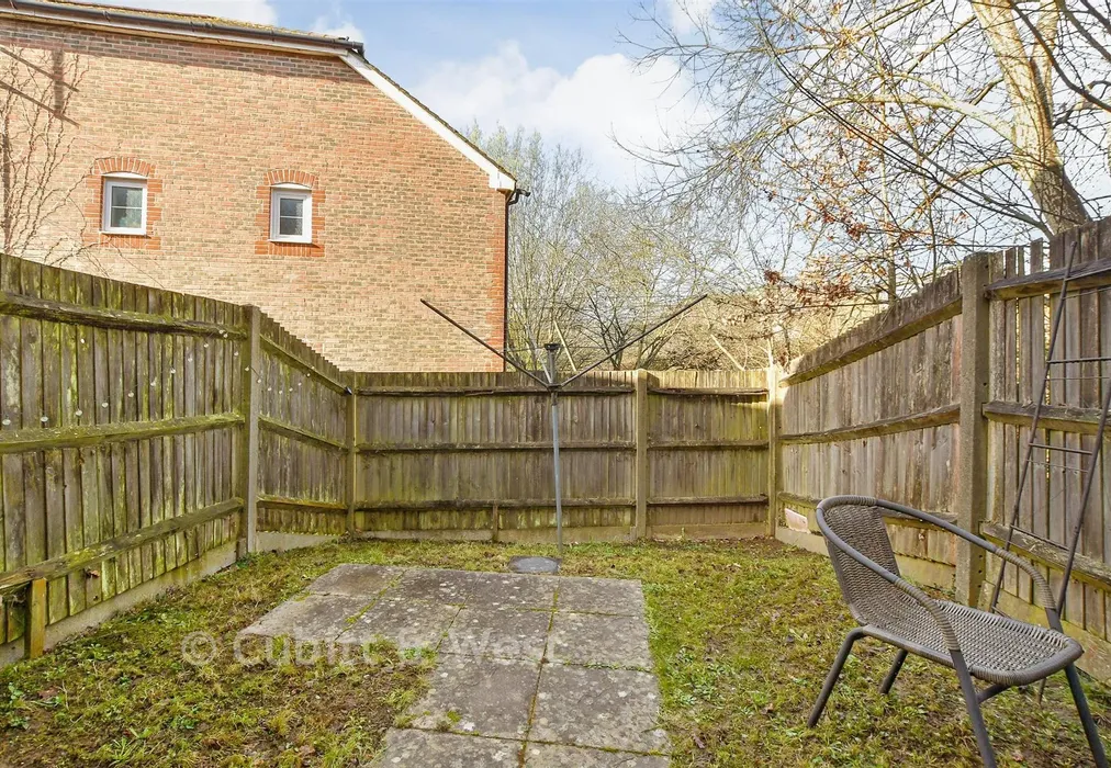 Communal Gardens - Roberts Way, Cranleigh, Surrey - Wards of Kent