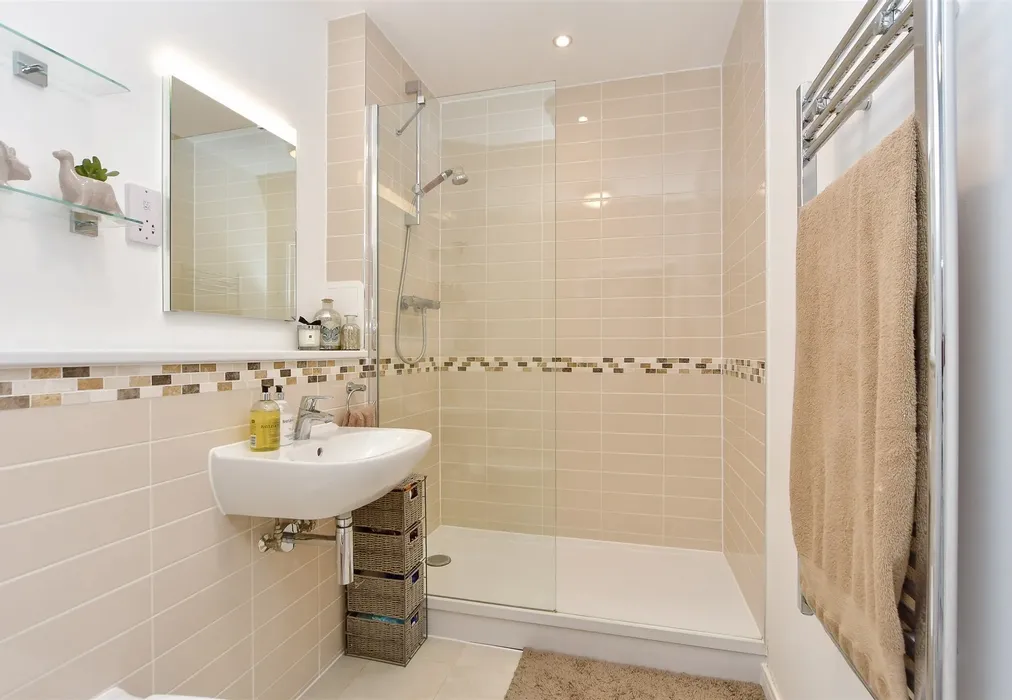 Shower Room - Lambe Close, Holborough Lakes, Snodland, Kent - Wards of Kent