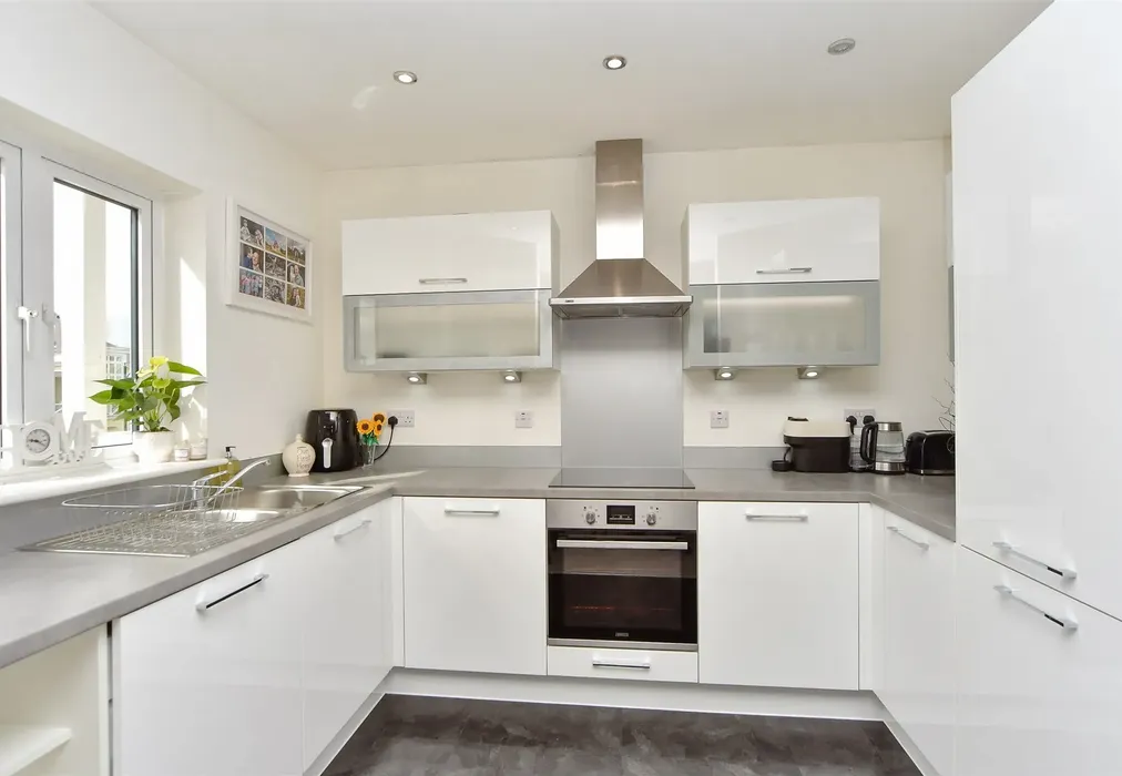 Kitchen - Lambe Close, Holborough Lakes, Snodland, Kent - Wards of Kent