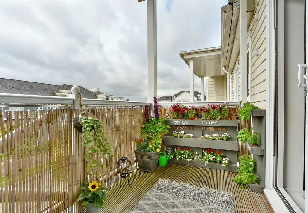 Balcony - Lambe Close, Holborough Lakes, Snodland, Kent - Wards of Kent