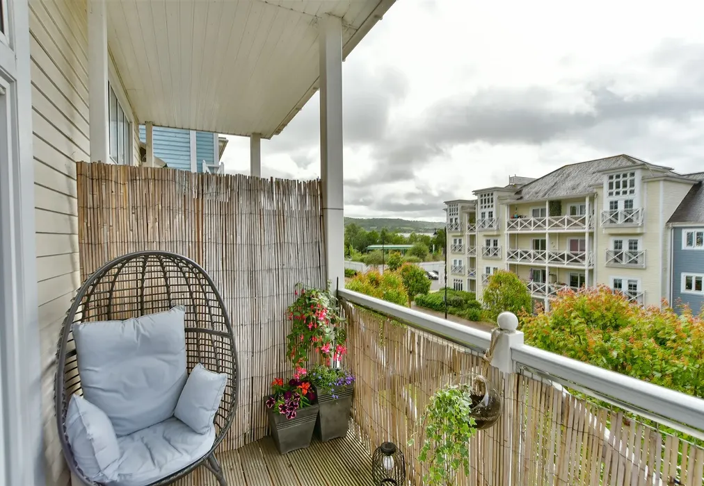 Balcony - Lambe Close, Holborough Lakes, Snodland, Kent - Wards of Kent