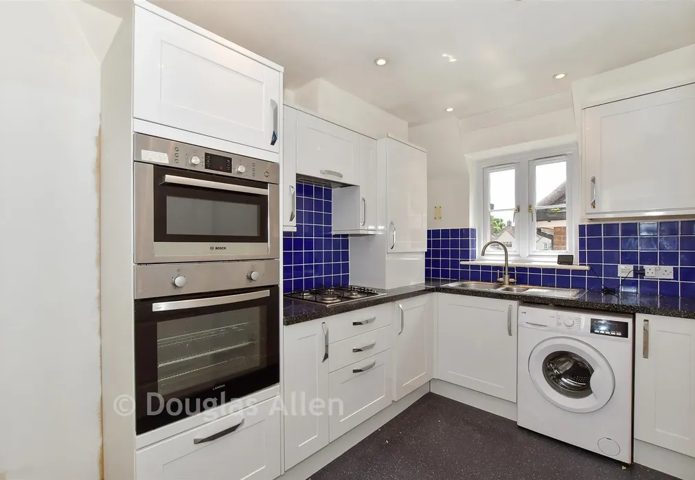 Kitchen - Main Road, Gidea Park, Essex - Wards of Kent