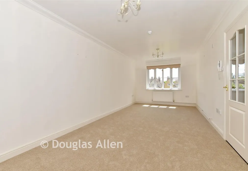 Lounge/Diner - Main Road, Gidea Park, Essex - Wards of Kent