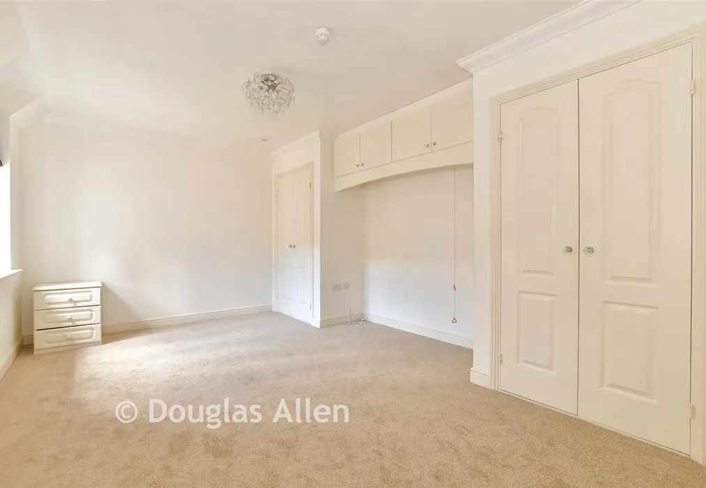 Bedroom 1 - Main Road, Gidea Park, Essex - Wards of Kent