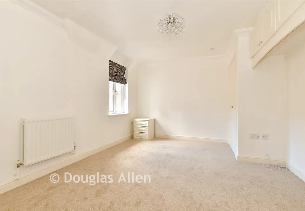 Bedroom 1 - Main Road, Gidea Park, Essex - Wards of Kent