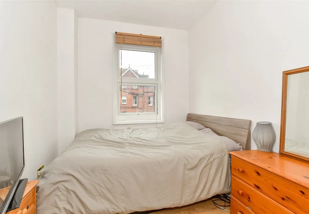 Bedroom - Park Road, Tunbridge Wells, Kent - Wards of Kent