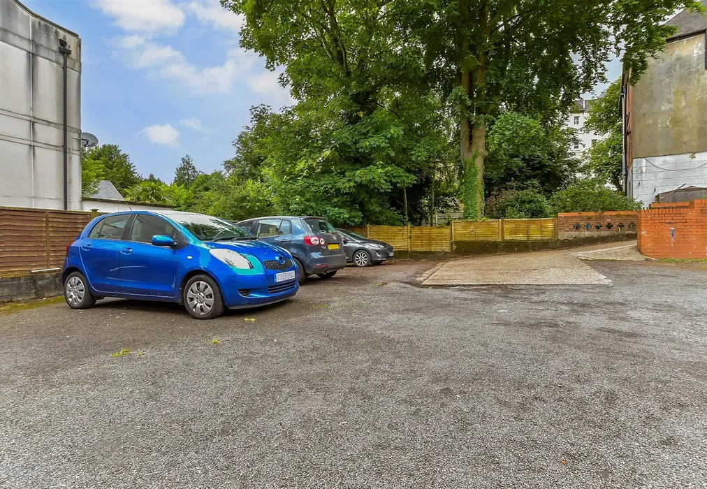 Parking - Park Road, Tunbridge Wells, Kent - Wards of Kent