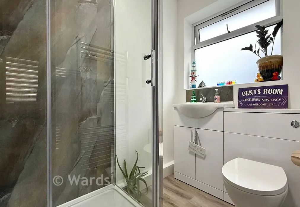 Shower Room - Gosselin Street, Whitstable, Kent - Wards of Kent