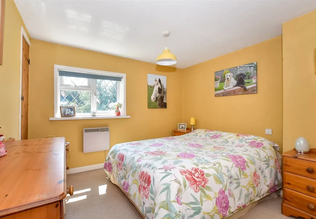 Bedroom 1 - Millers Lane, Carisbrooke, Isle of Wight - Wards of Kent