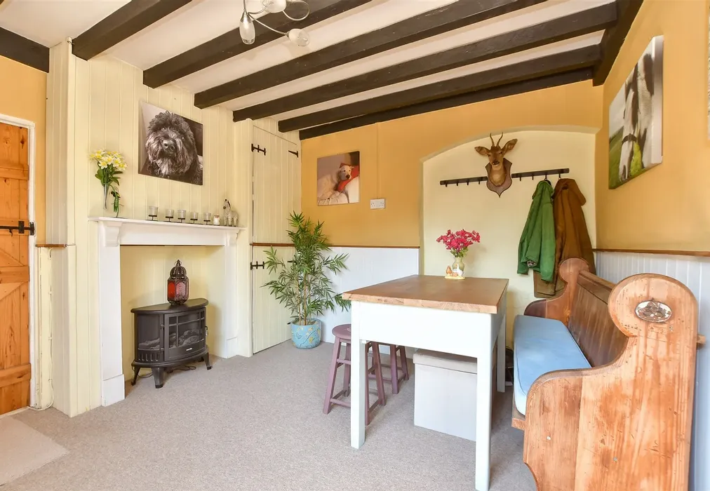 Dining Area - Millers Lane, Carisbrooke, Isle of Wight - Wards of Kent