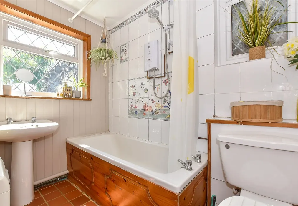 Bathroom - Millers Lane, Carisbrooke, Isle of Wight - Wards of Kent