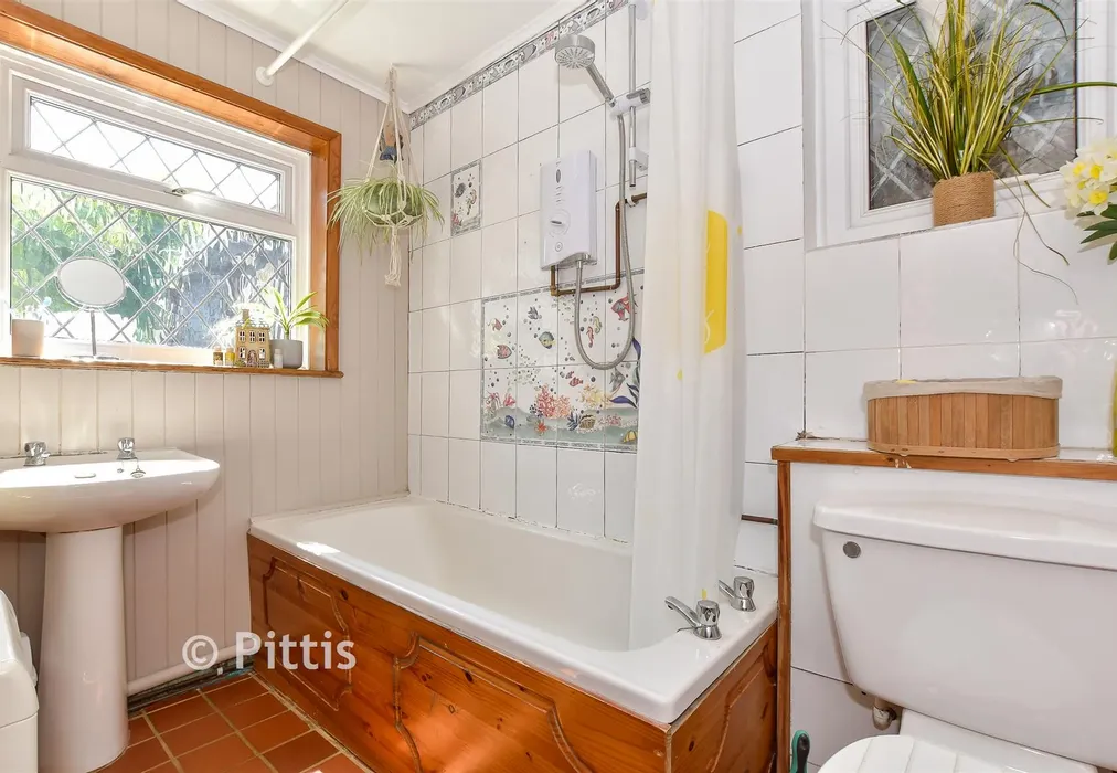 Bathroom - Millers Lane, Carisbrooke, Isle of Wight - Wards of Kent