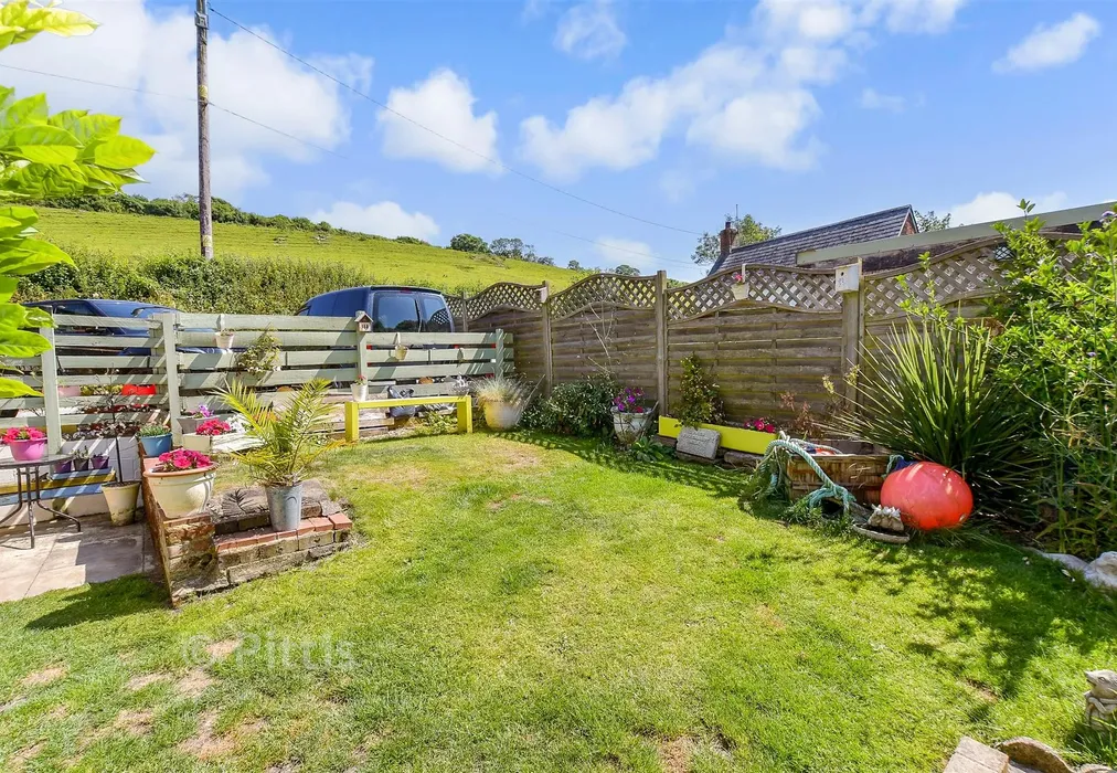 Front Garden - Millers Lane, Carisbrooke, Isle of Wight - Wards of Kent