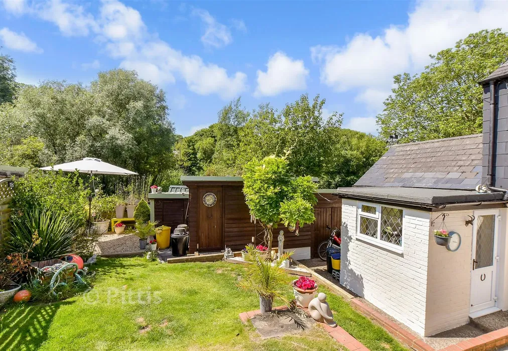 Front Garden - Millers Lane, Carisbrooke, Isle of Wight - Wards of Kent