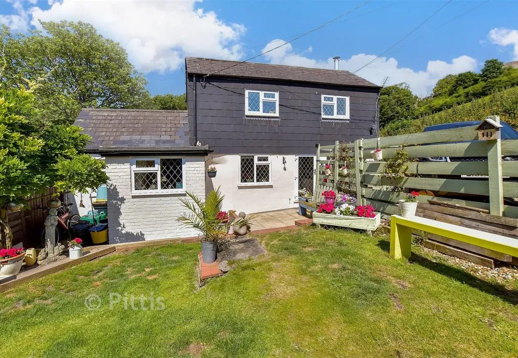 External (Web) - Millers Lane, Carisbrooke, Isle of Wight - Wards of Kent