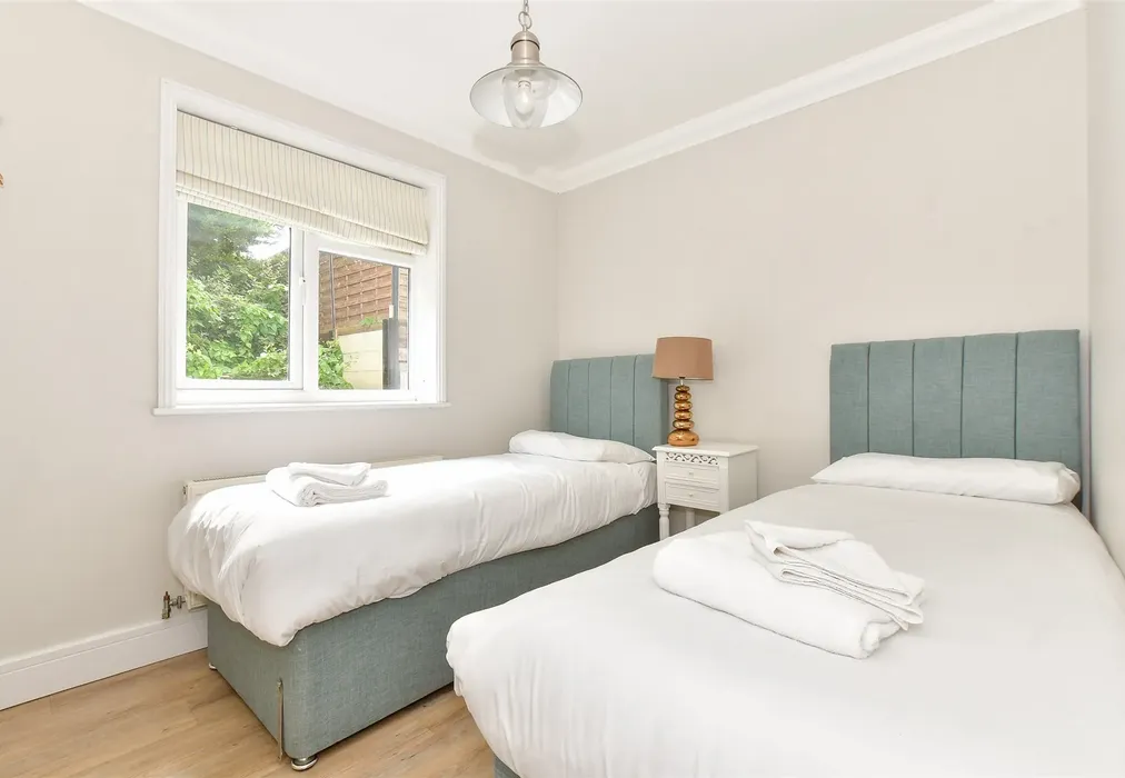 Bedroom 2 - Fort Warden Road, Totland Bay, Isle of Wight - Wards of Kent