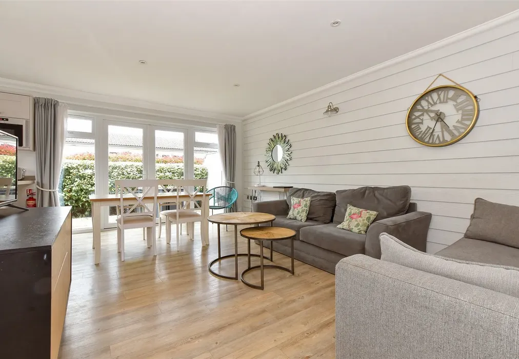 Lounge/ Dining Area - Fort Warden Road, Totland Bay, Isle of Wight - Wards of Kent