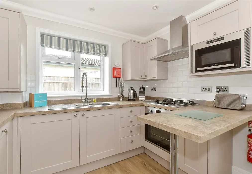 Kitchen - Fort Warden Road, Totland Bay, Isle of Wight - Wards of Kent