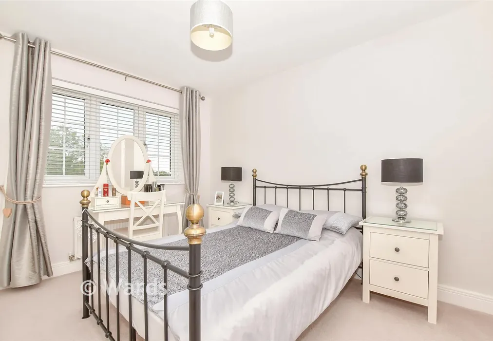 Bedroom 1 - Greensand Meadow, Sutton Valence, Maidstone, Kent - Wards of Kent