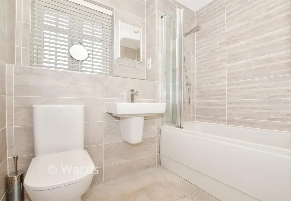 Bathroom - Greensand Meadow, Sutton Valence, Maidstone, Kent - Wards of Kent