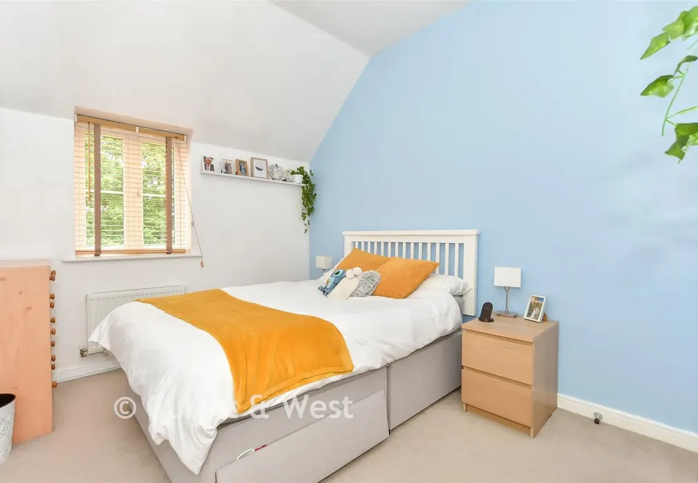 Bedroom - Brushwood Grove, Emsworth, Hampshire - Wards of Kent