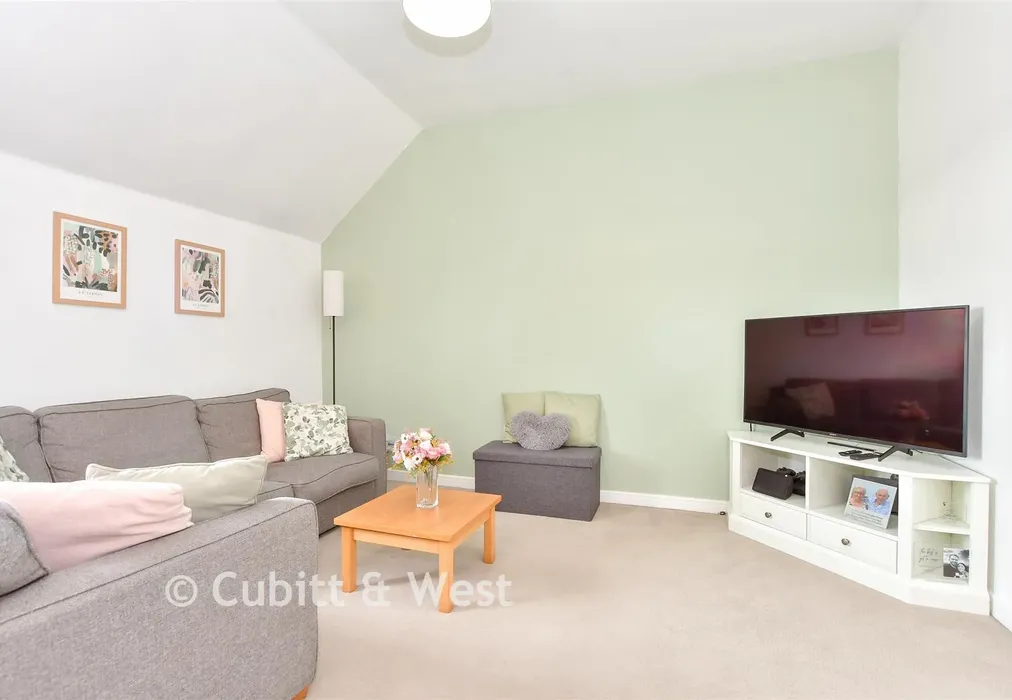 Lounge - Brushwood Grove, Emsworth, Hampshire - Wards of Kent