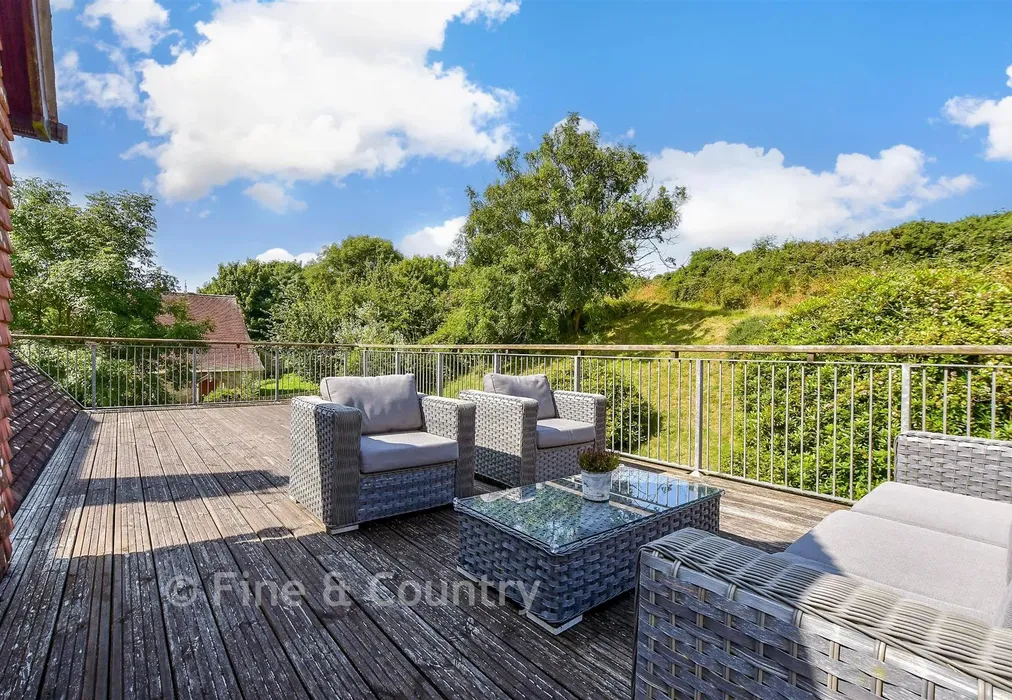 Balcony / Terrace - Whitwell, Ventnor, Isle of Wight - Wards of Kent