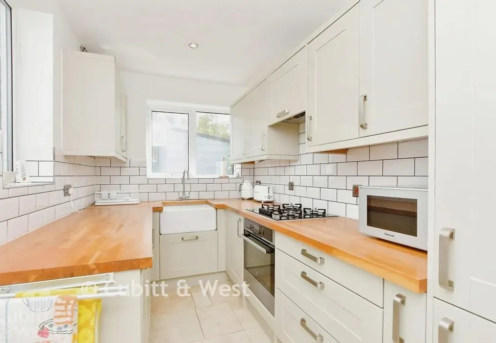 Kitchen 26 - Gordon Road, Redhill, Surrey - Wards of Kent