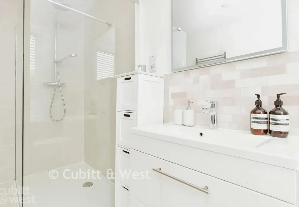 Shower 26 - Gordon Road, Redhill, Surrey - Wards of Kent
