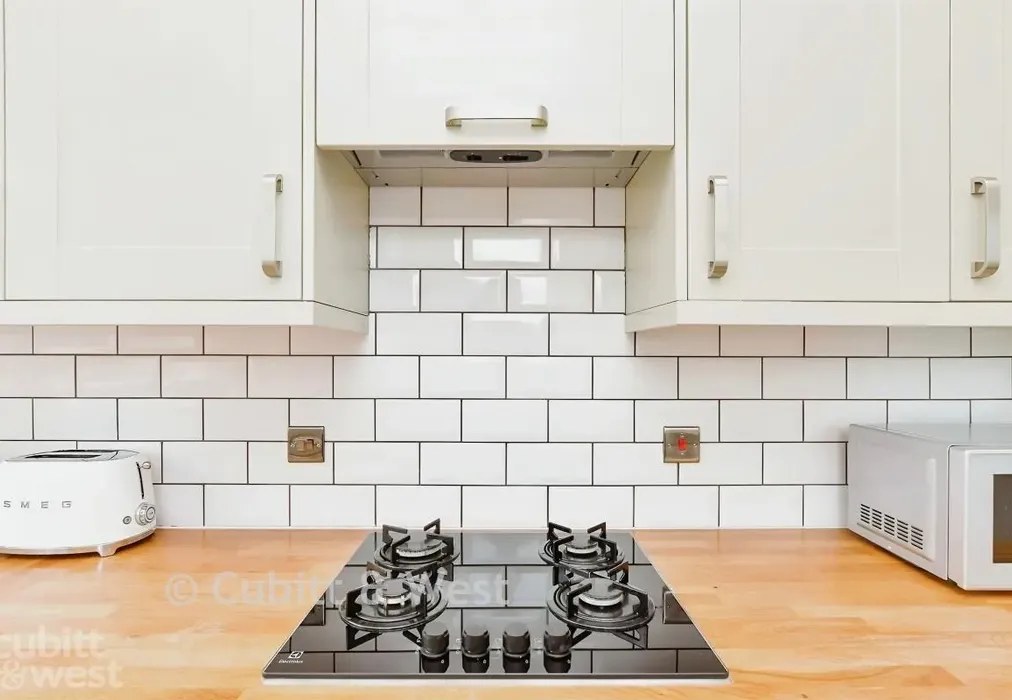 Internal 26 - Gordon Road, Redhill, Surrey - Wards of Kent