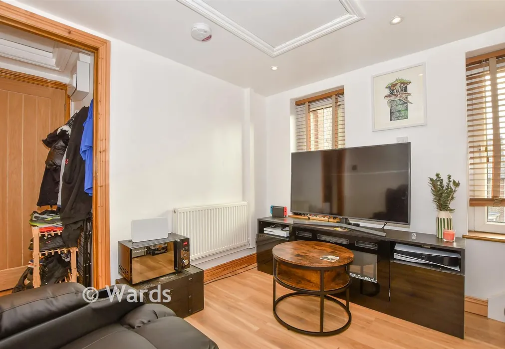 Kitchen/ Lounge - Maidstone Road, Paddock Wood, Tonbridge, Kent - Wards of Kent