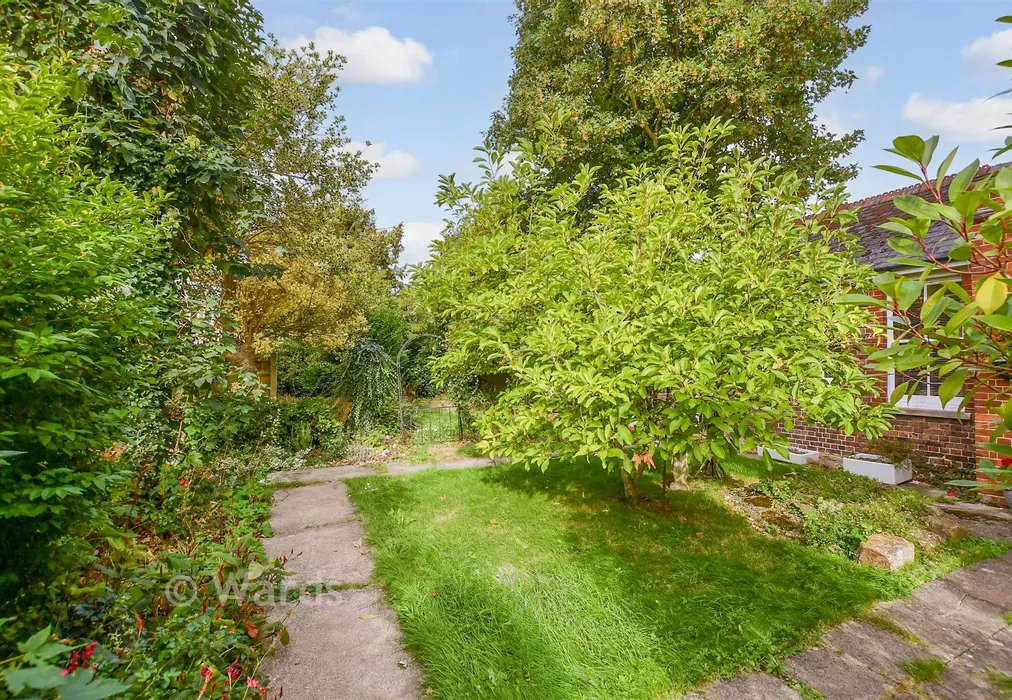 Communal Gardens - Maidstone Road, Paddock Wood, Tonbridge, Kent - Wards of Kent