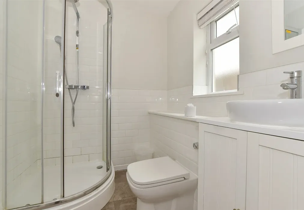 Shower Room - Fort Warden Road, Totland Bay, Isle of Wight - Wards of Kent