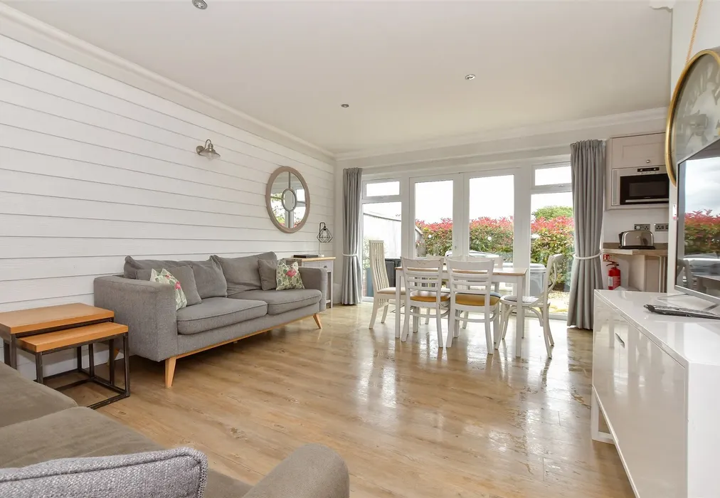 Lounge/ Dining Area - Fort Warden Road, Totland Bay, Isle of Wight - Wards of Kent