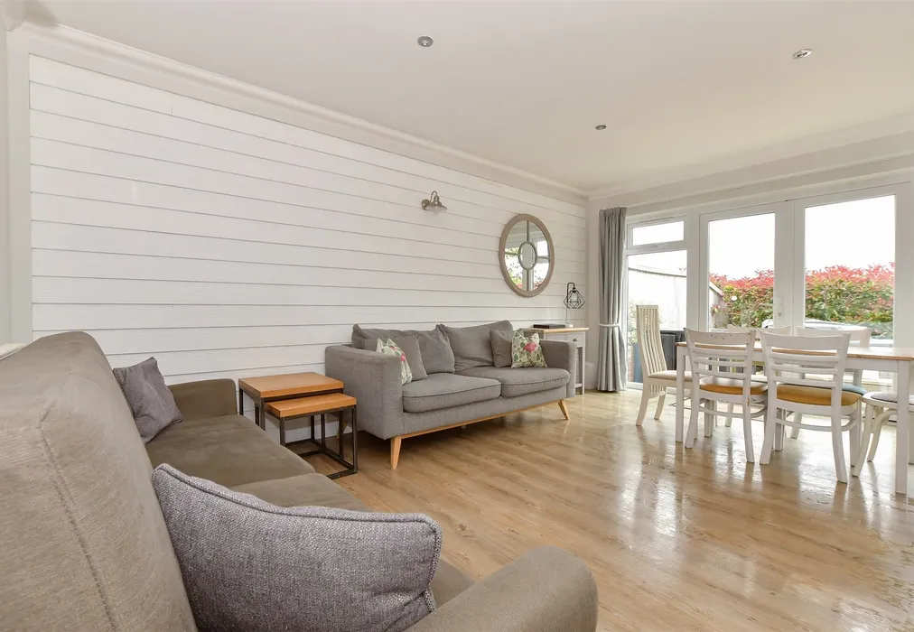 Lounge/ Dining Area - Fort Warden Road, Totland Bay, Isle of Wight - Wards of Kent