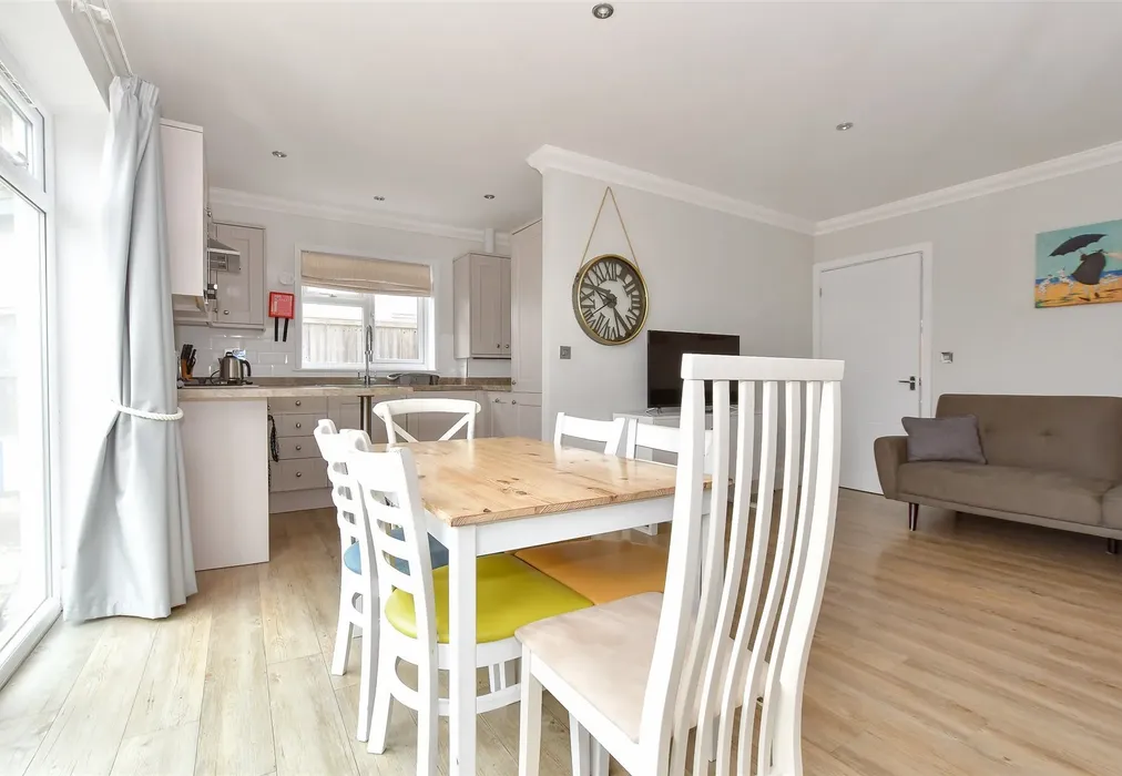 Lounge/ Dining Area - Fort Warden Road, Totland Bay, Isle of Wight - Wards of Kent