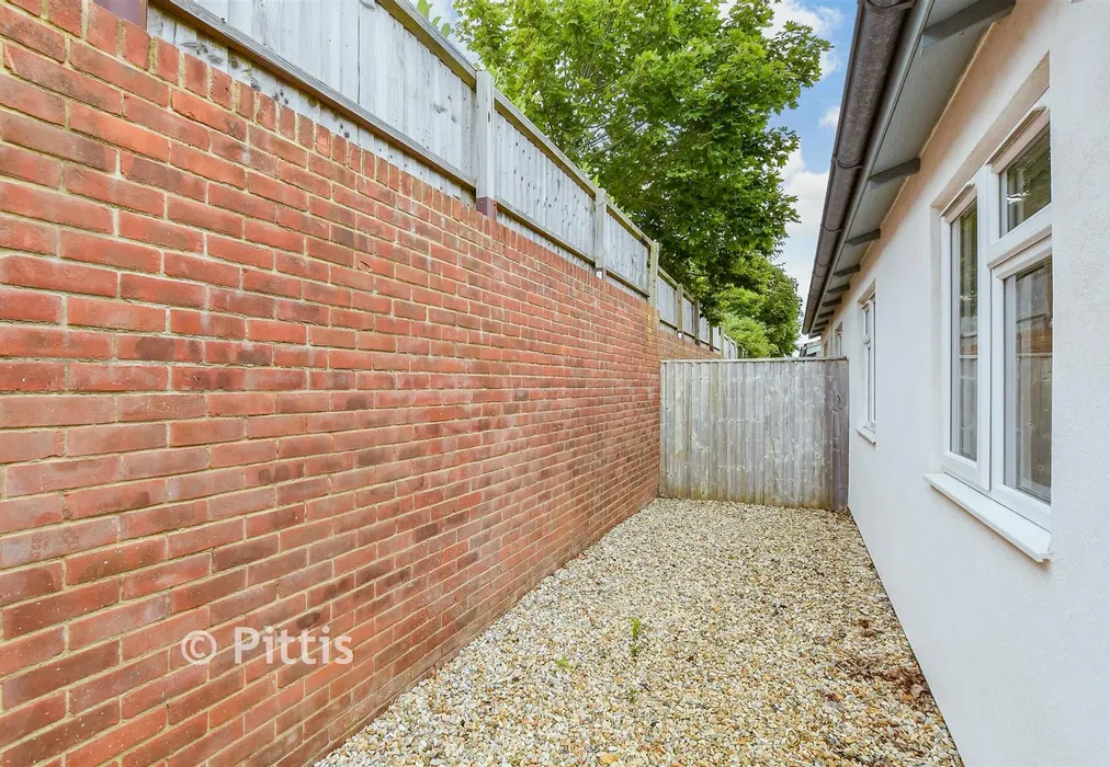 Rear Garden - Fort Warden Road, Totland Bay, Isle of Wight - Wards of Kent