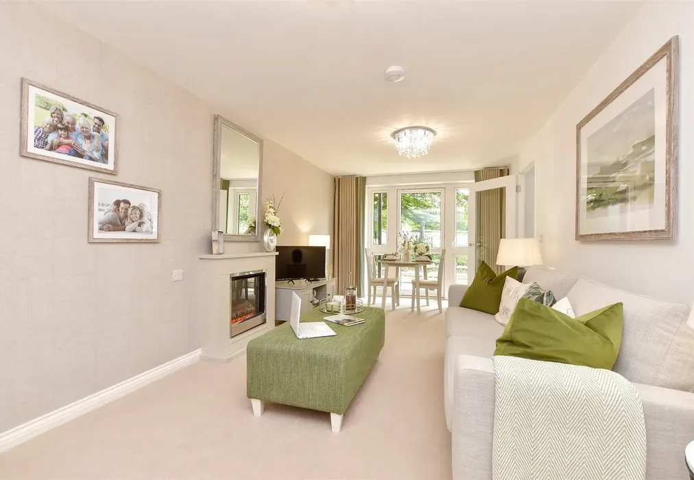 Living Room - Victoria Road, Cranleigh, Surrey - Wards of Kent