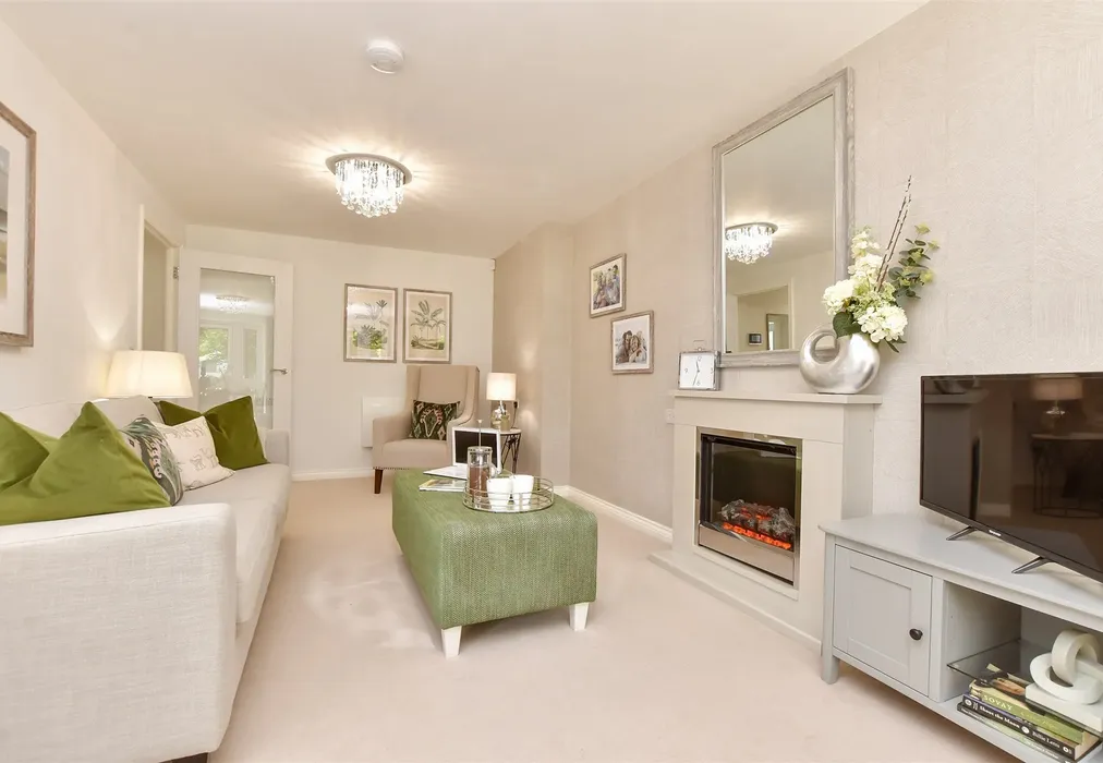 Living Room - Victoria Road, Cranleigh, Surrey - Wards of Kent