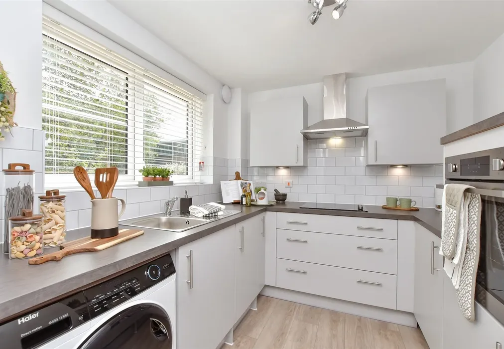Kitchen - Victoria Road, Cranleigh, Surrey - Wards of Kent