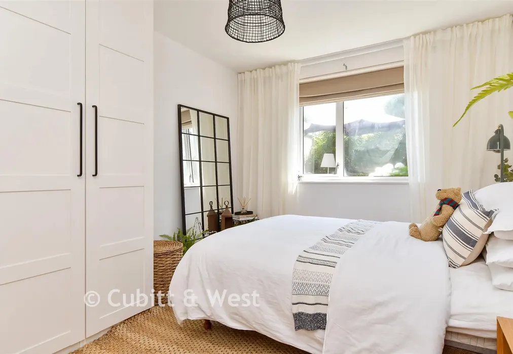 Bedroom 1 - Thornhill Avenue, Patcham, East Sussex - Wards of Kent